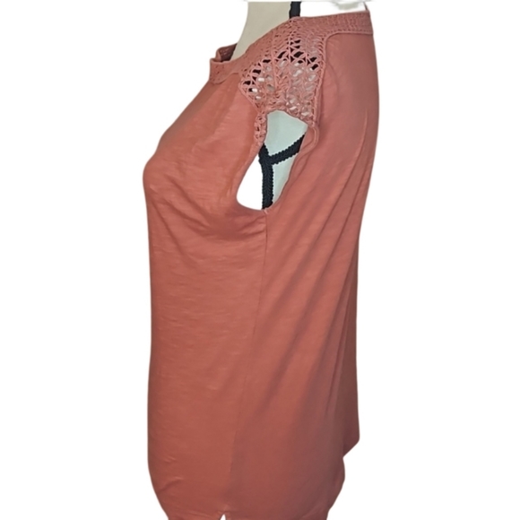 LOFT Coral Lace Blouse - Picture 4 of 9